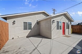 365 W Heil Ave in El Centro, CA - Building Photo