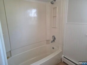 633 10th St in Lyndhurst, NJ - Building Photo - Building Photo