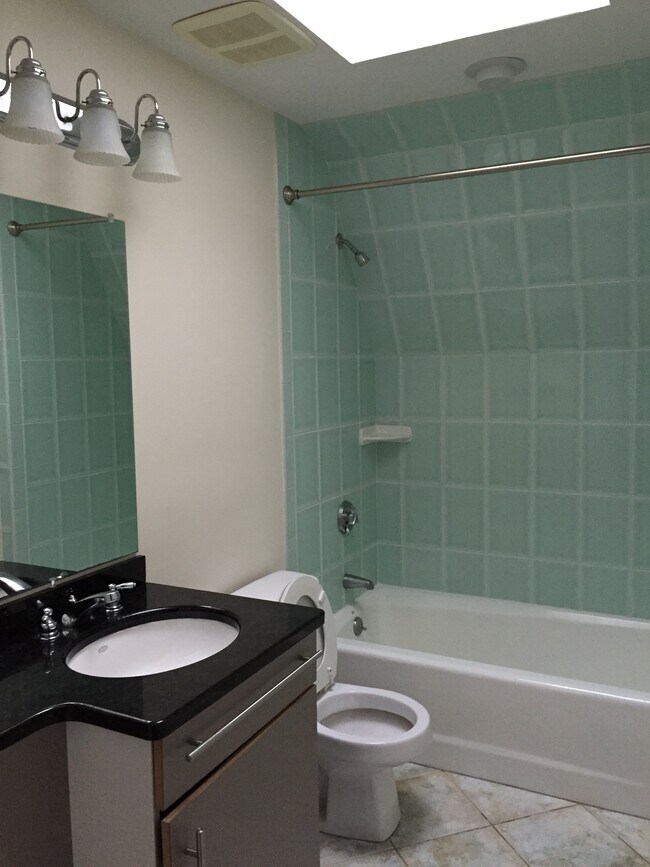 1900 Washington St, Unit 3 in Auburndale, MA - Building Photo - Building Photo