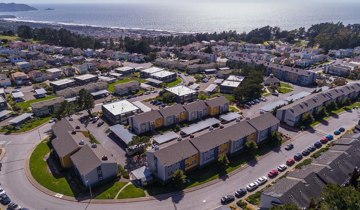 Pacifica Park Apartments in Pacifica, CA - Building Photo