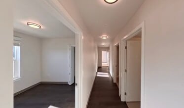 900 N Oak Harbor St in Oak Harbor, WA - Building Photo - Building Photo