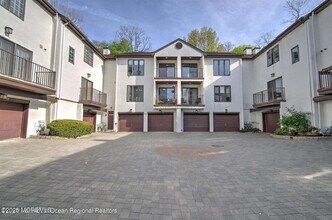 60 Tower Hill Dr in Red Bank, NJ - Building Photo - Building Photo