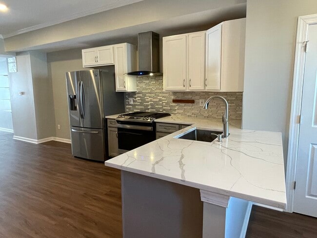 property at 124 S Highland Ave