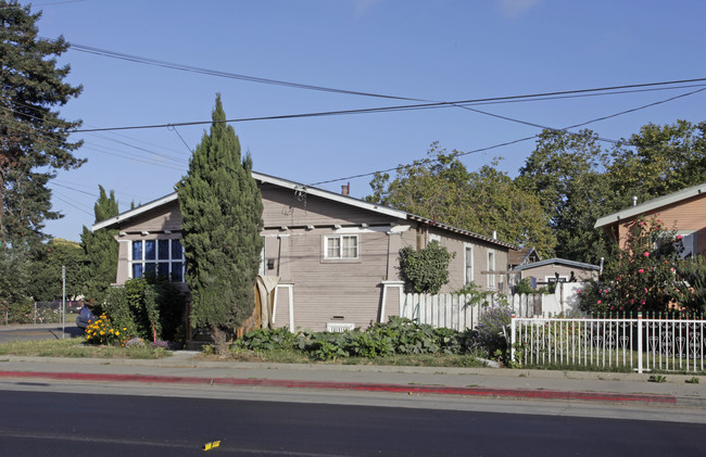 106 Marchant St in Watsonville, CA - Building Photo - Building Photo