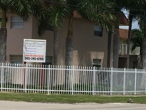 Homestead Village Apartments in Homestead, FL - Building Photo - Building Photo