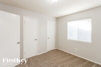 13323 Oak Ledge Dr photo'