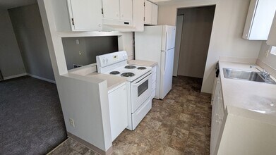 342-344-344 Annette Ct NE in Salem, OR - Building Photo - Building Photo