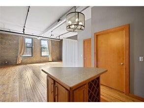 523 Jackson St in St. Paul, MN - Foto de edificio - Building Photo