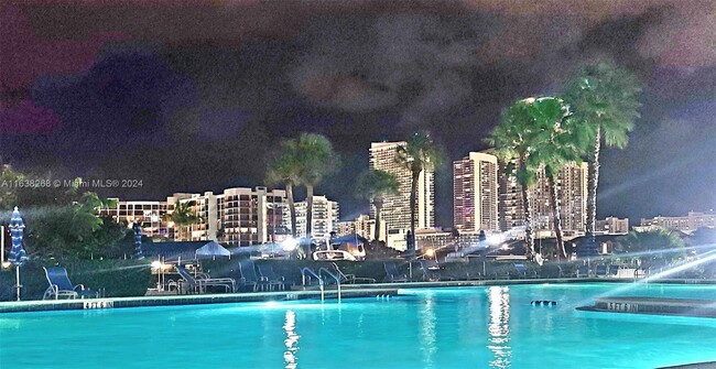 2500 Parkview Dr, Unit #518 in Hallandale Beach, FL - Building Photo - Building Photo