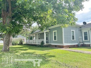 1021 Dixie St in Burlington, NC - Foto de edificio - Building Photo