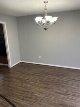 614 Meadowglen Dr in Baytown, TX - Foto de edificio - Building Photo