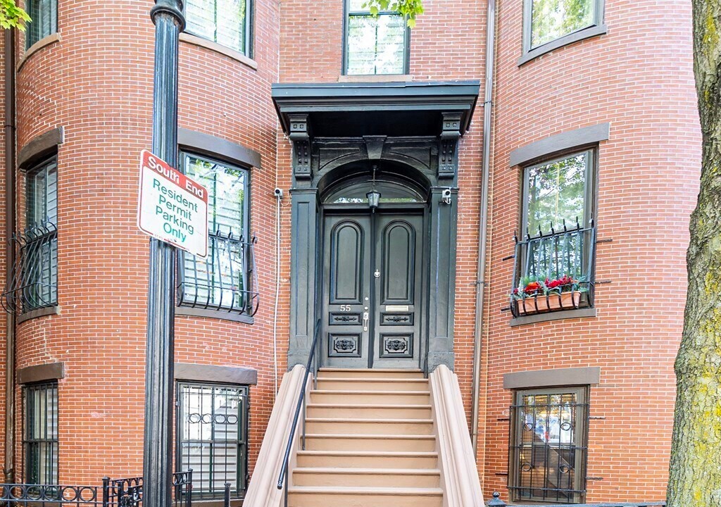 55 E Concord St, Unit 1 in Boston, MA - Building Photo