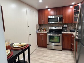 1950 S Ocean Dr, Unit 4B in Hallandale Beach, FL - Building Photo - Building Photo