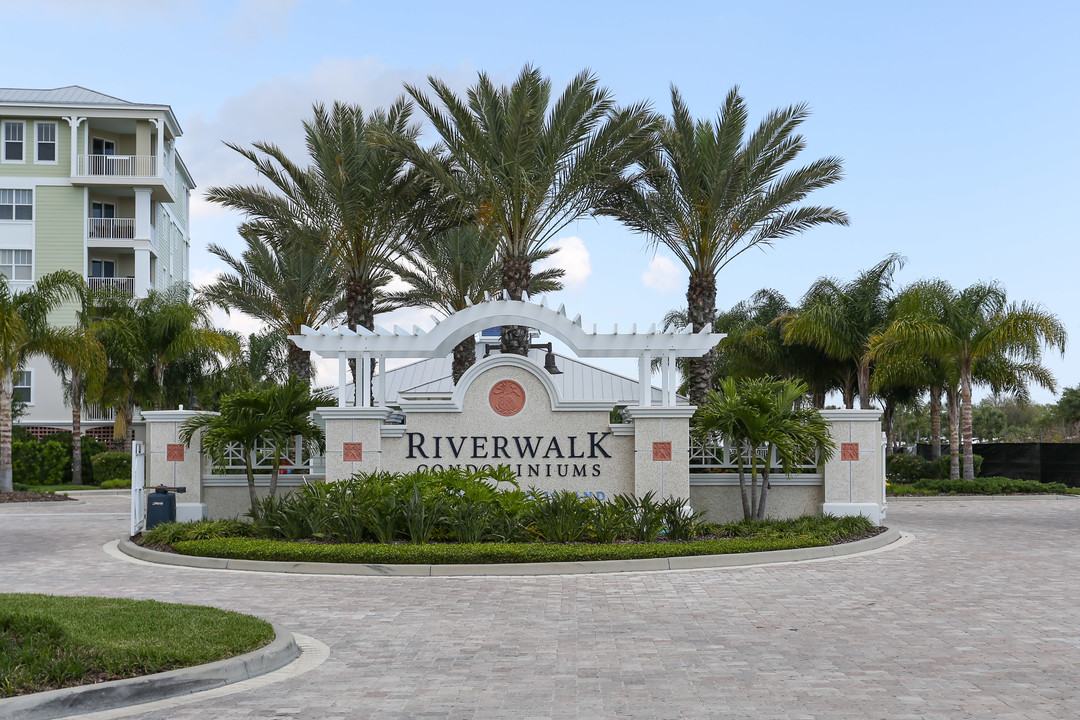 Riverwalk Condos Coronado Island in New Smyrna Beach, FL - Building Photo