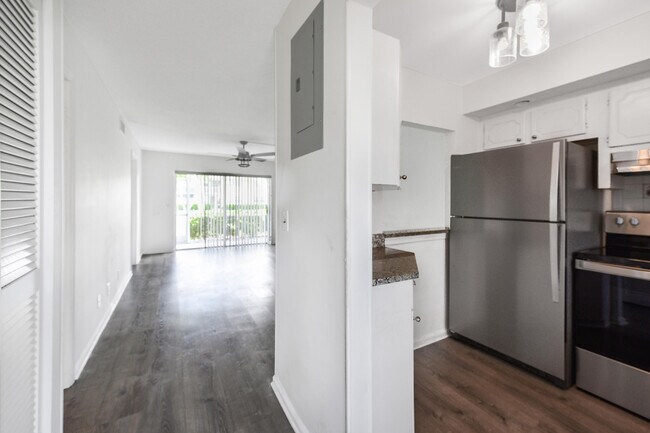 9851 Sandalfoot Blvd in Boca Raton, FL - Building Photo - Building Photo