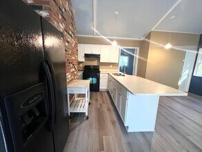73 Moose Brook Rd, Unit 1 in Southampton, MA - Building Photo - Building Photo