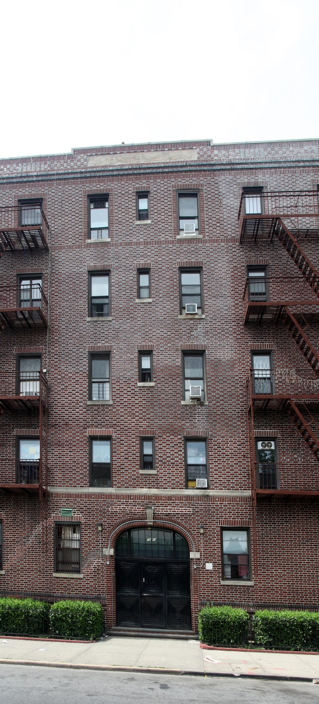 16-05 Putnam Ave in Ridgewood, NY - Building Photo - Building Photo