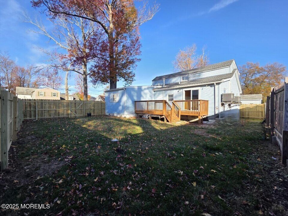 14 Cottage Pl in Keansburg, NJ - Building Photo