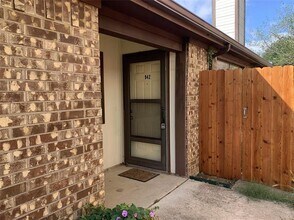 942 Boxwood Dr in Lewisville, TX - Building Photo - Building Photo