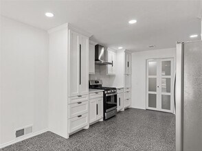 7605 Meadow Oaks Dr in Dallas, TX - Building Photo - Building Photo