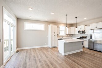 4210 NE 3rd St in Ankeny, IA - Foto de edificio - Building Photo