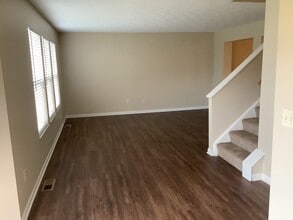 10236 Meadow Glen Dr in Independence, KY - Building Photo - Building Photo