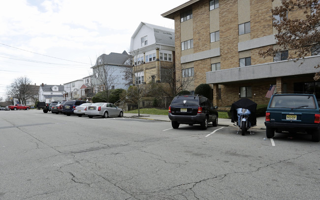 86 W 33RD St in Bayonne, NJ - Building Photo - Building Photo