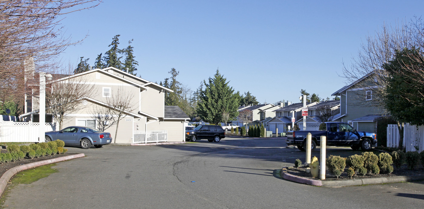 Lakeside Townhomes in Milton, WA - Building Photo