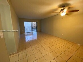 1855 W 60th St in Hialeah, FL - Foto de edificio - Building Photo