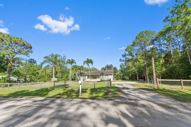 13751 59th Ln N in Loxahatchee, FL - Building Photo - Building Photo