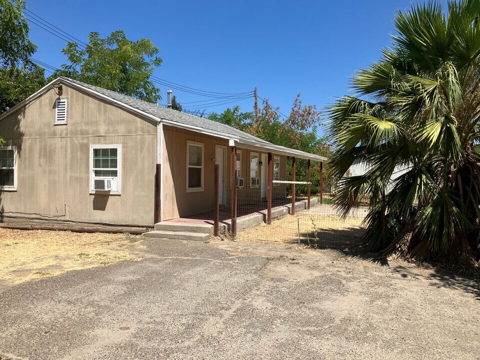 1351 Leonard Ave in Modesto, CA - Building Photo