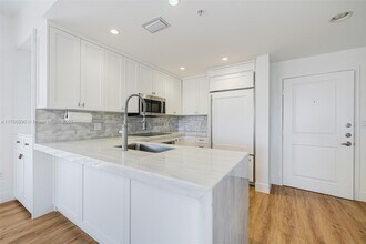 10 Aragon Ave in Miami, FL - Building Photo - Building Photo