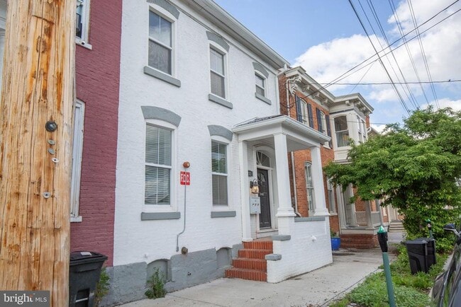 212 W Burke St in Martinsburg, WV - Building Photo - Building Photo