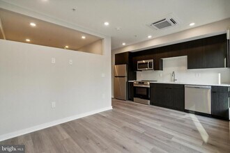 3449 Scotts Ln, Unit A206 in Philadelphia, PA - Building Photo - Building Photo