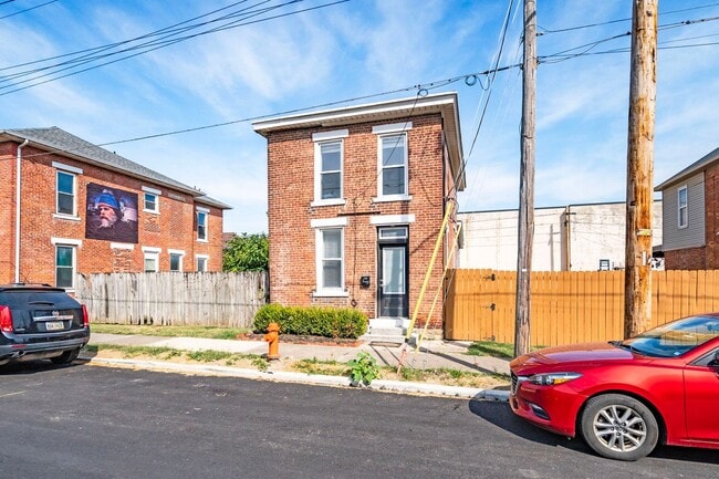 property at 622 W State St