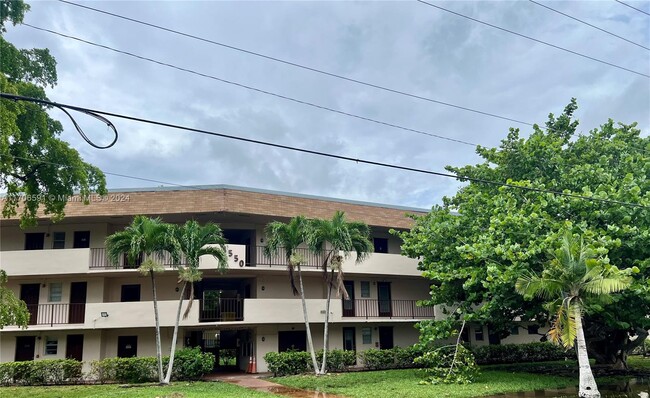 1550 NE 191st St in Miami, FL - Building Photo - Building Photo