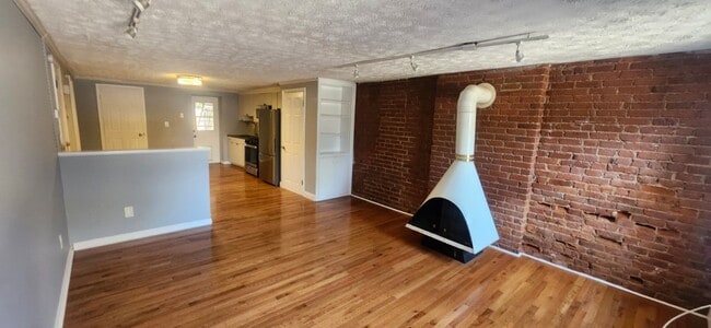 46 Warren St, Unit 1 in New Haven, CT - Foto de edificio - Building Photo