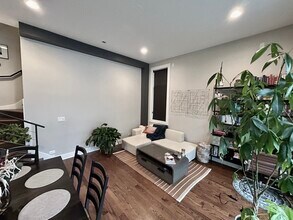 1543 N Bosworth Ave, Unit 2 in Chicago, IL - Foto de edificio - Building Photo