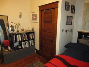 1317 Rhode Island St, Unit 1 in Lawrence, KS - Foto de edificio - Building Photo