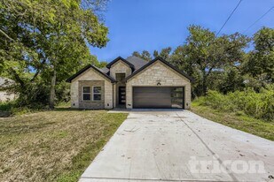 328 Lakey Rd in Seagoville, TX - Building Photo