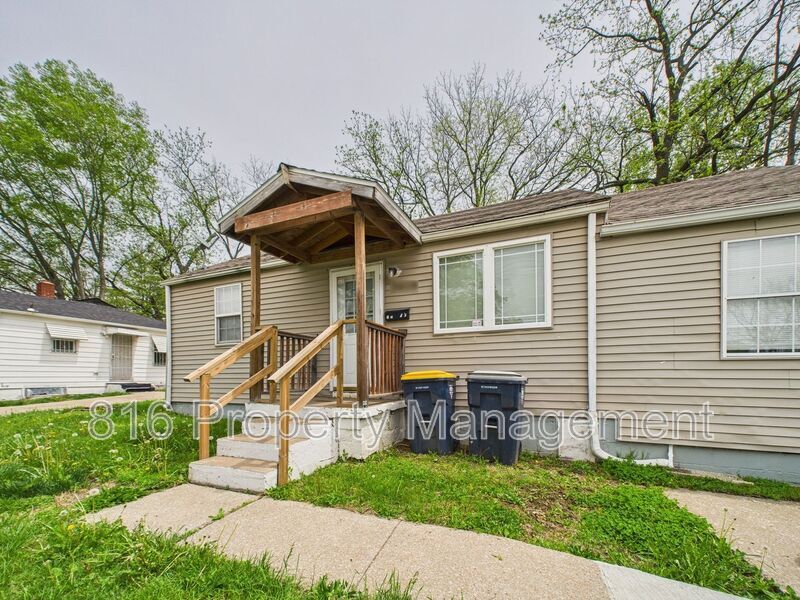 3425 Jackson Ave in Kansas City, MO - Building Photo