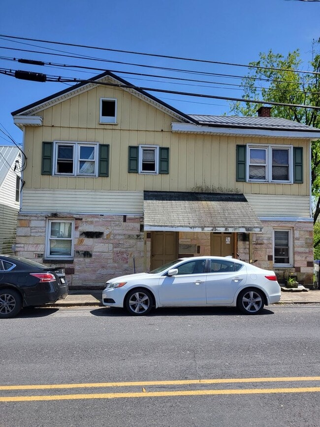 805 Front St in Newton Hamilton, PA - Building Photo - Building Photo