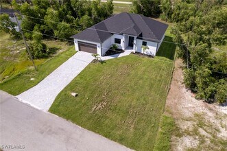 3907 NW 45th Ln in Cape Coral, FL - Building Photo - Building Photo