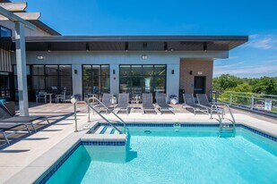 Soll in Des Moines, IA - Building Photo