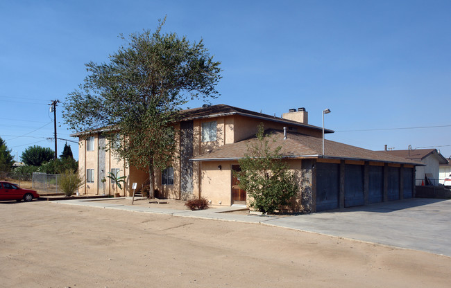 15845 Tokay St in Victorville, CA - Building Photo - Building Photo