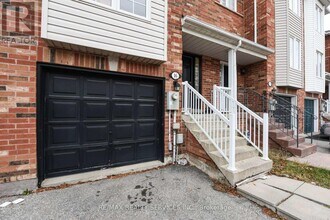 16 Wilmont Ct in Brampton, ON - Building Photo - Building Photo