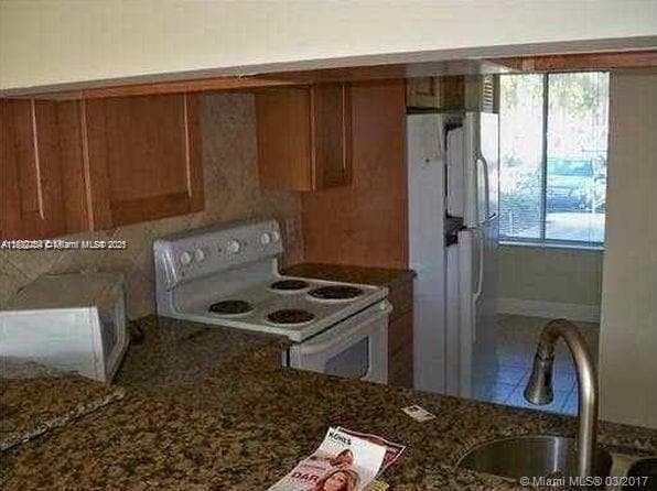937 Coral Club Dr in Coral Springs, FL - Building Photo - Building Photo