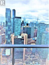 11 Wellesley St W in Toronto, ON - Building Photo - Building Photo