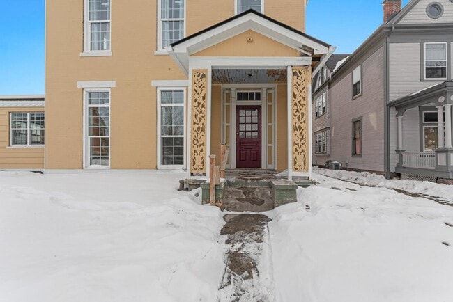 property at 621 E Main St