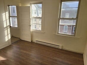 83 Southview St, Unit Third floor in Waterbury, CT - Foto de edificio - Building Photo